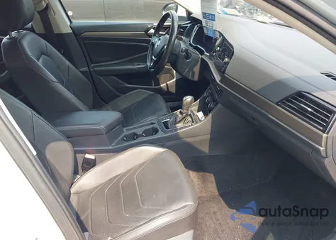 2019 Volkswagen Jetta 1.4T Sel Premium from USA, damaged, VIN 3VWG57BU2KM003956